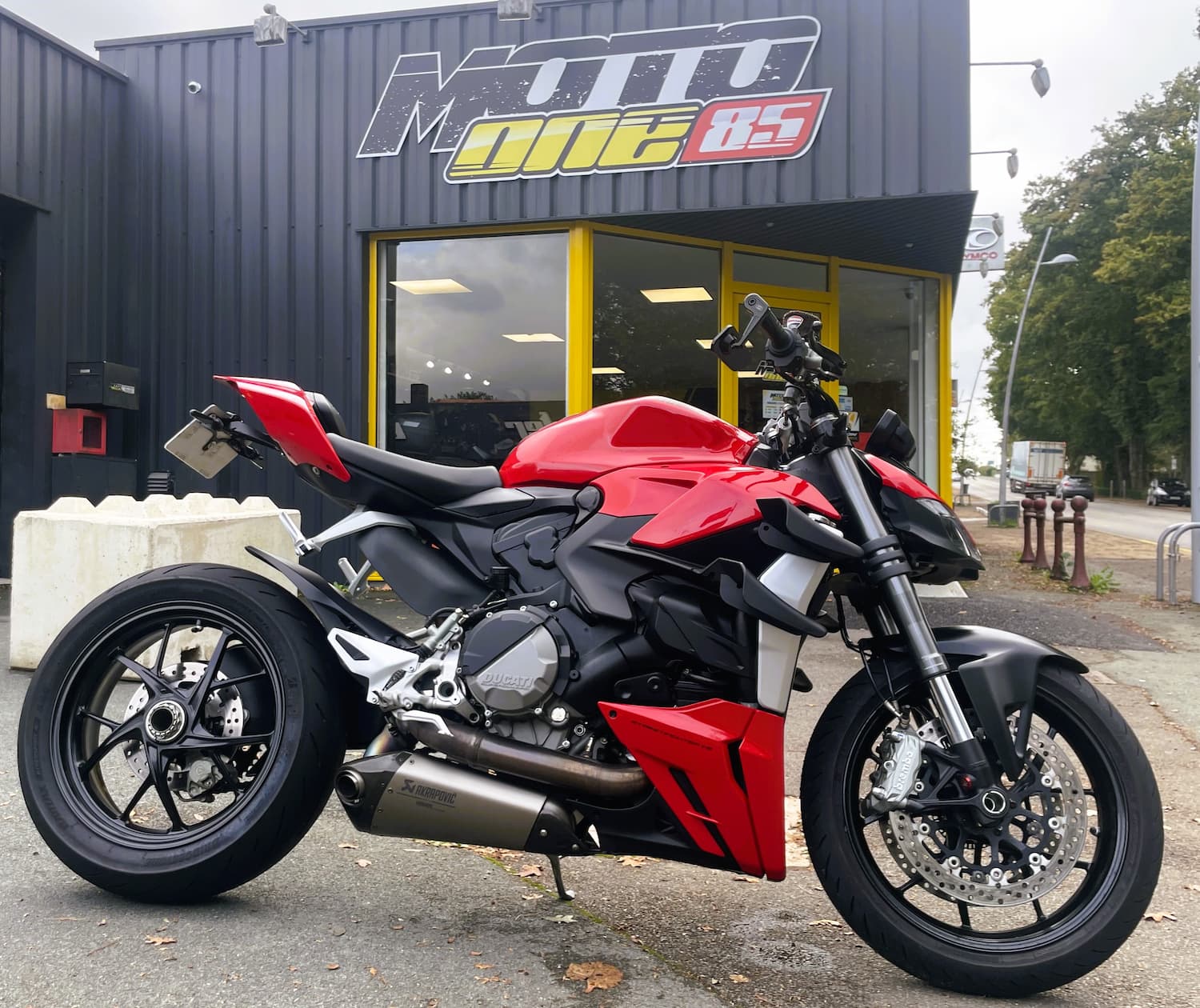 DUCATI STREETFIGHTER V2